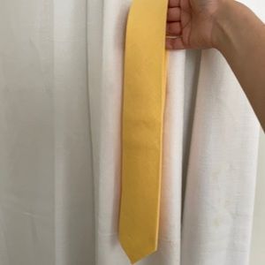 Yellow linen tie